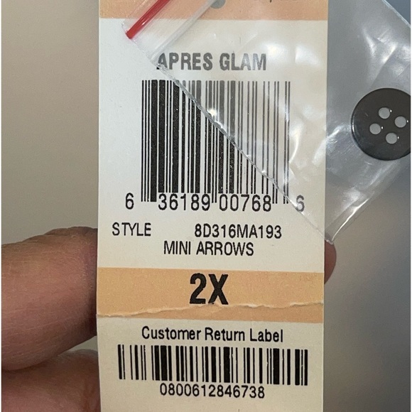 NWT- I.N.C. Apres Glam mini arrow blouse. Size 2X - Picture 9 of 9